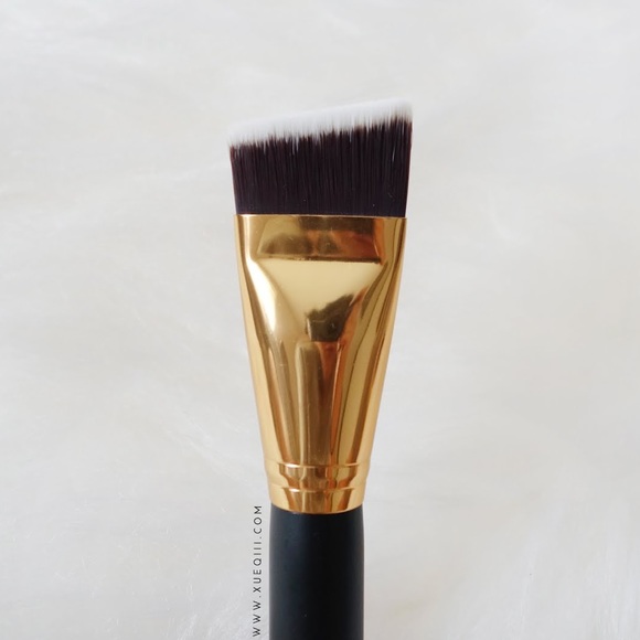 BH #127 Angled Face Shader Brush - Picture 2 of 3